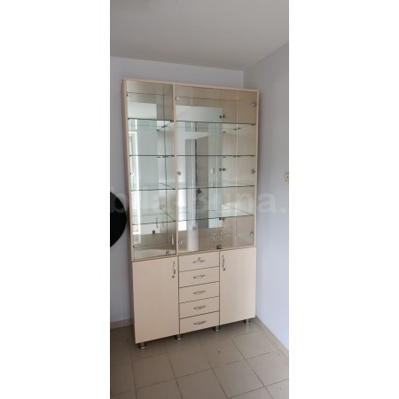 Шкаф для выставок 